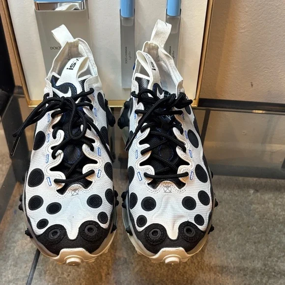 Nike White and Black Athletic Shoes like new - Picture 13 of 15